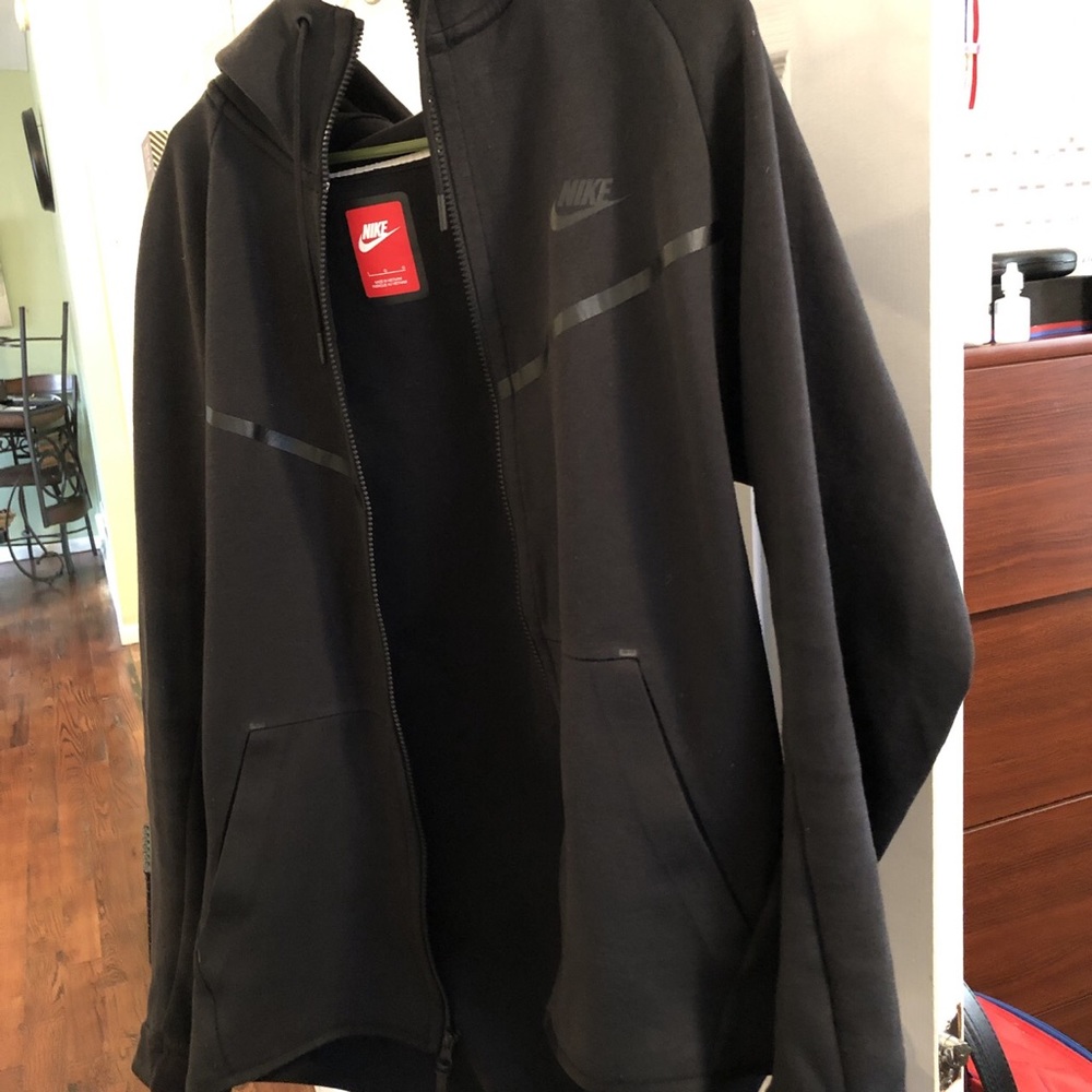 Nike tech hoodie (black)